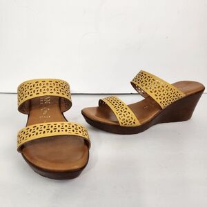 Italian Shoemakers Size 7 Mustard Wedge Sandal Made In Italy Comfy